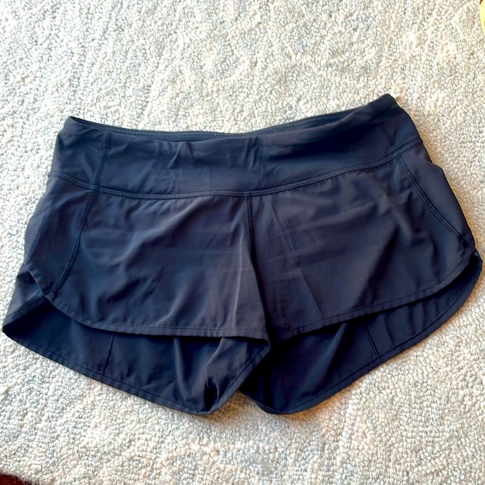 Lululemon 2.5” Speed Up Shorts - Size 6